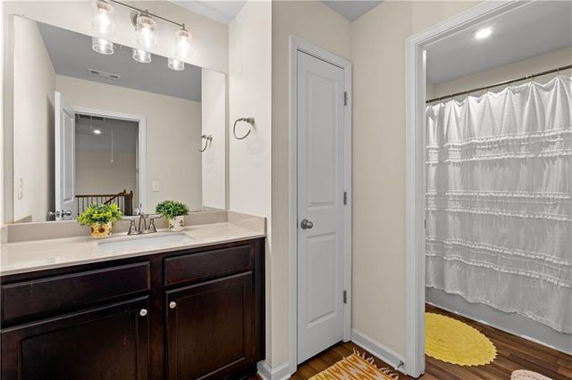 1053 Shadow Glen Dr, Fairburn, GA 30213