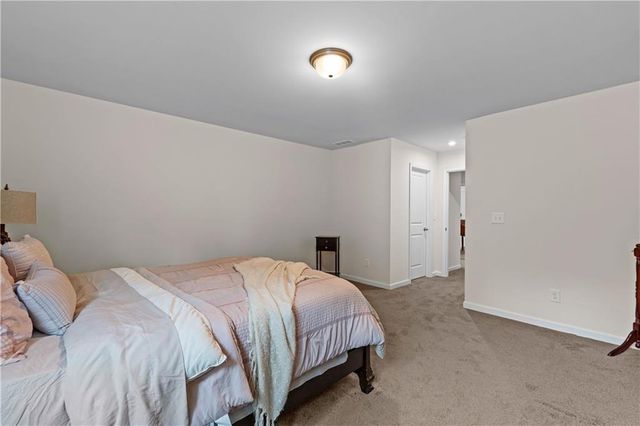 1053 Shadow Glen Dr, Fairburn, GA 30213