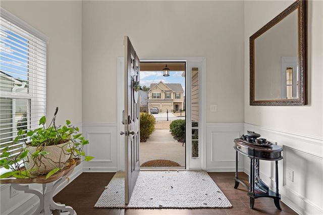 1053 Shadow Glen Dr, Fairburn, GA 30213