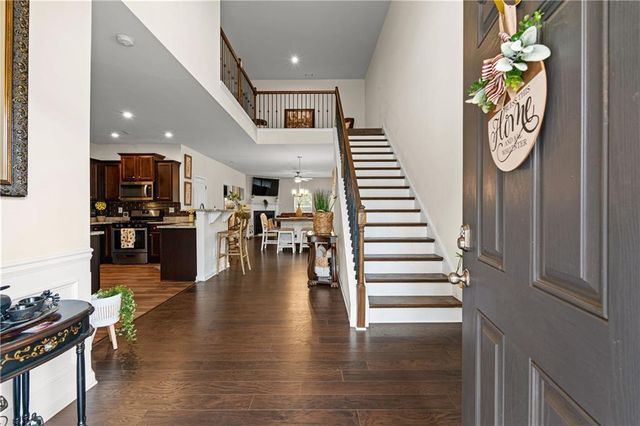 1053 Shadow Glen Dr, Fairburn, GA 30213