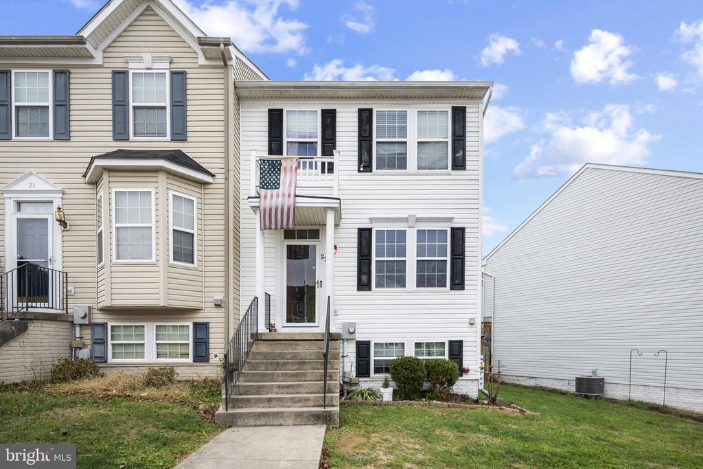 27 LITCHFIELD LN W, Martinsburg, WV 25405