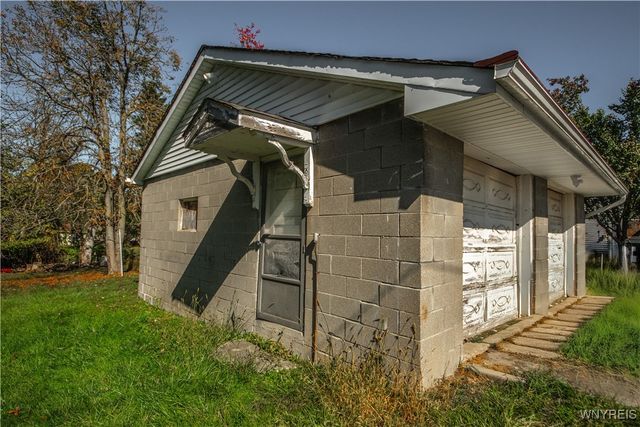 7 Cloyes Avenue, Lancaster, NY 14043