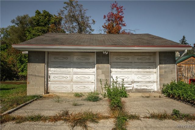 7 Cloyes Avenue, Lancaster, NY 14043