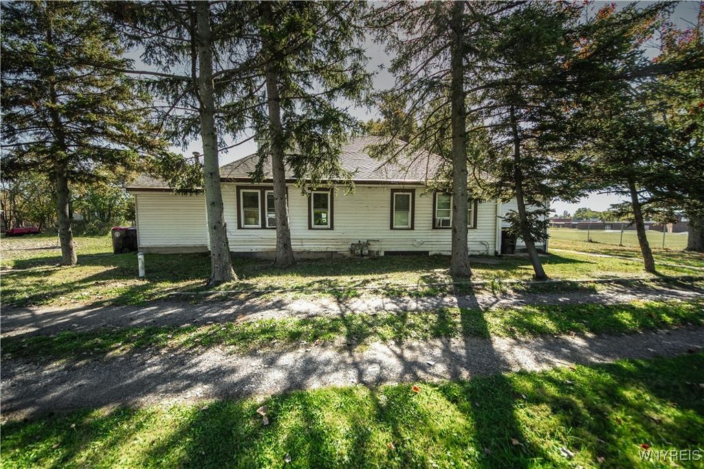 7 Cloyes Avenue, Lancaster, NY 14043