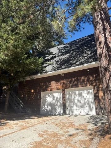 32132 West, Running Springs, CA 92382