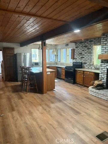 32132 West, Running Springs, CA 92382