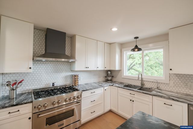 7500 Spring Valley Rd NW, Salem, OR 97304