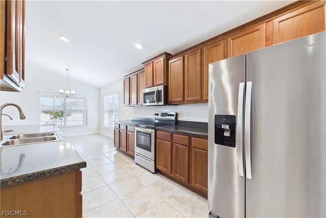 2807 NW 5th ST, Cape Coral, FL 33993