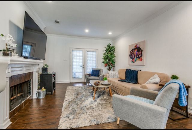 3550 Country Square Drive 109, Carrollton, TX 75006