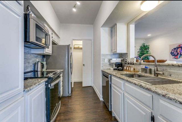 3550 Country Square Drive 109, Carrollton, TX 75006