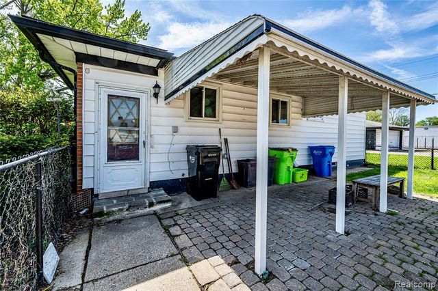 26155 Groveland Street, Madison Heights, MI 48071