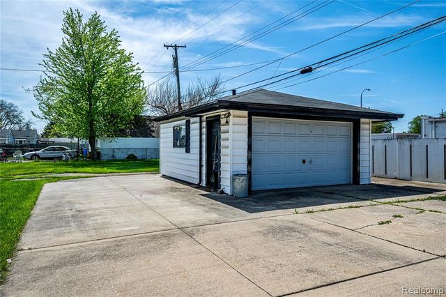 26155 Groveland Street, Madison Heights, MI 48071