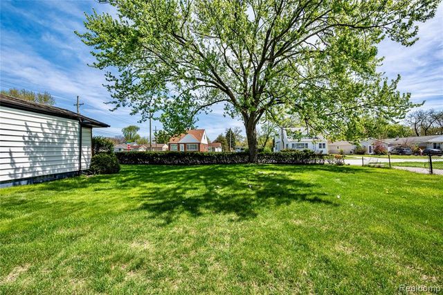 26155 Groveland Street, Madison Heights, MI 48071
