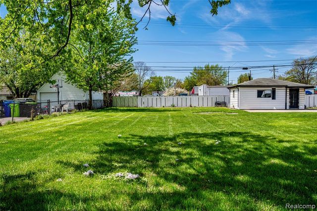 26155 Groveland Street, Madison Heights, MI 48071