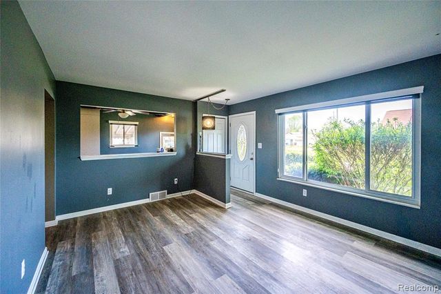 26155 Groveland Street, Madison Heights, MI 48071