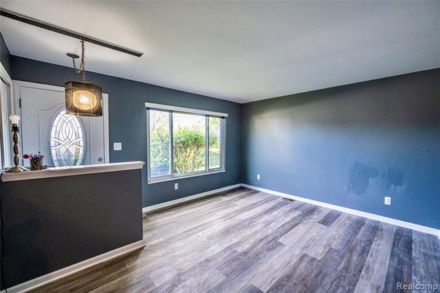 26155 Groveland Street, Madison Heights, MI 48071