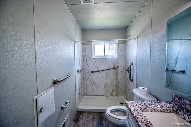 26155 Groveland Street, Madison Heights, MI 48071