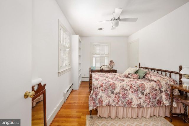 1504 AUGUSTINE AVE, Fredericksburg, VA 22401