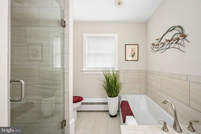 1504 AUGUSTINE AVE, Fredericksburg, VA 22401