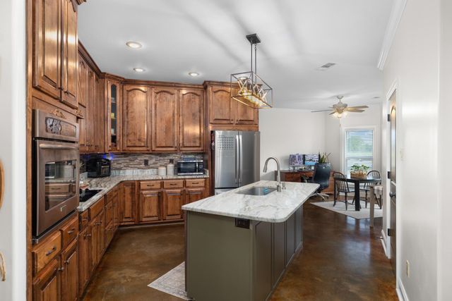 1233 DAWSON RD, Brighton, TN 38011