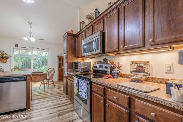 318 Sugarberry Court, Jacksonville, NC 28540