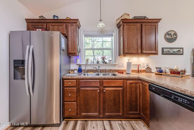 318 Sugarberry Court, Jacksonville, NC 28540