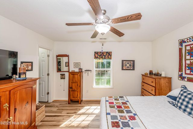 318 Sugarberry Court, Jacksonville, NC 28540