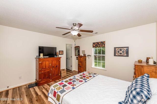 318 Sugarberry Court, Jacksonville, NC 28540