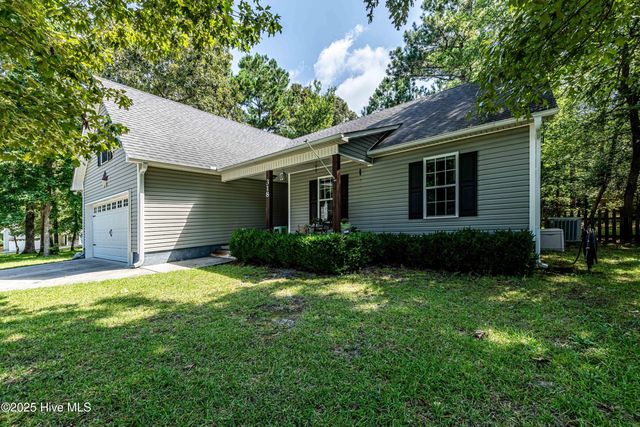 318 Sugarberry Court, Jacksonville, NC 28540