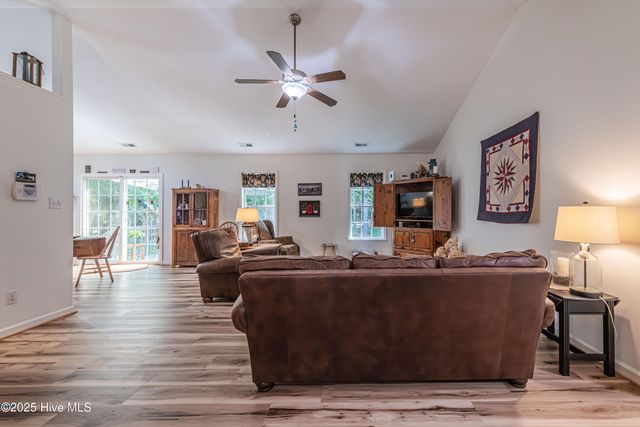 318 Sugarberry Court, Jacksonville, NC 28540