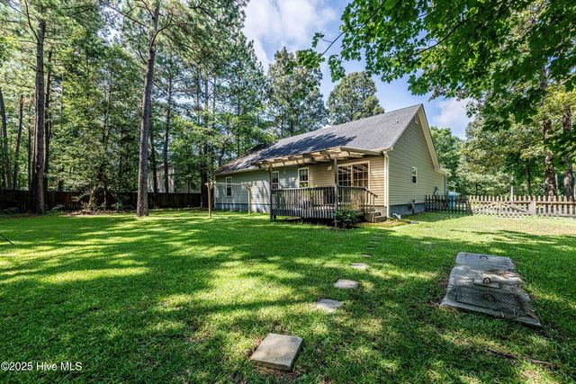 318 Sugarberry Court, Jacksonville, NC 28540