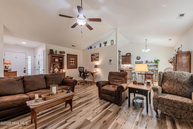 318 Sugarberry Court, Jacksonville, NC 28540