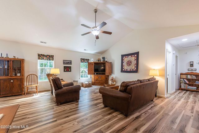 318 Sugarberry Court, Jacksonville, NC 28540
