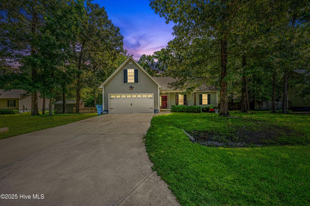 318 Sugarberry Court, Jacksonville, NC 28540