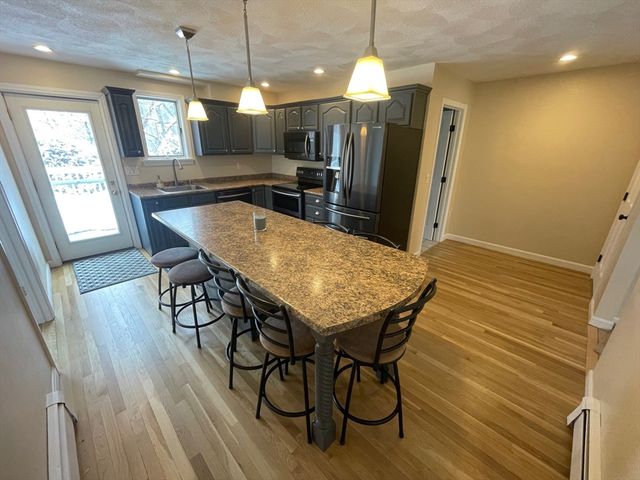 4 Indiana Ave 4, Woburn, MA 01801