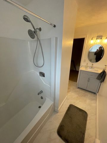 4 Indiana Ave 4, Woburn, MA 01801