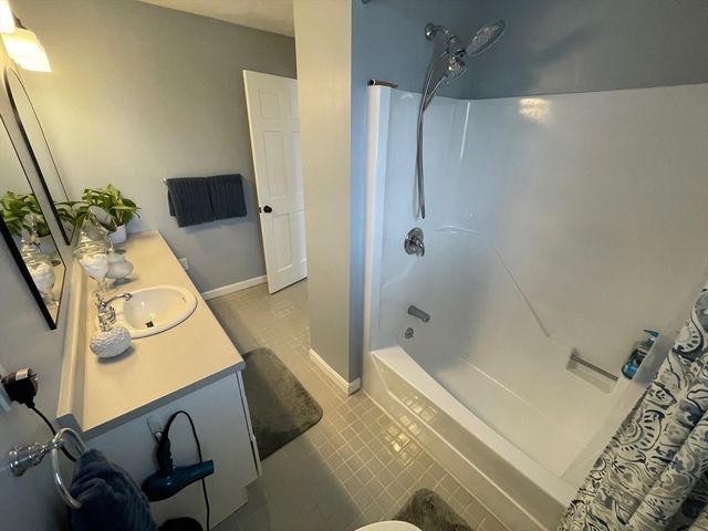 4 Indiana Ave 4, Woburn, MA 01801