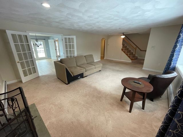 4 Indiana Ave 4, Woburn, MA 01801