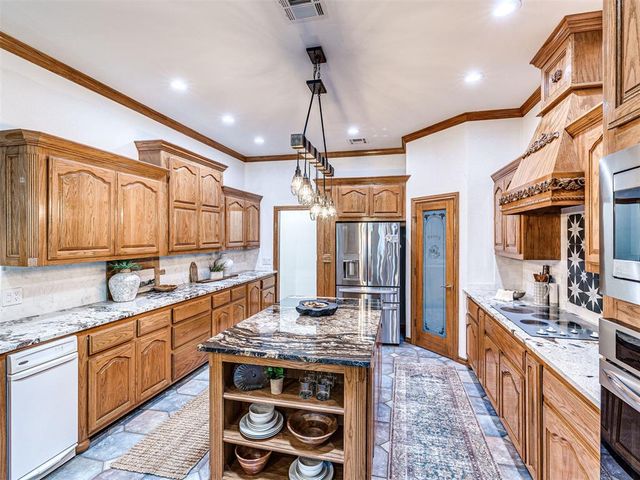 20611 Deer Springs Circle, Edmond, OK 73012