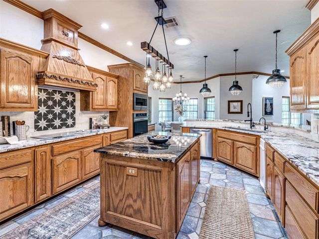 20611 Deer Springs Circle, Edmond, OK 73012