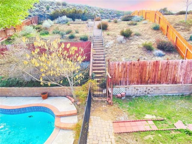 39221 Beacon Lane, Palmdale, CA 93551