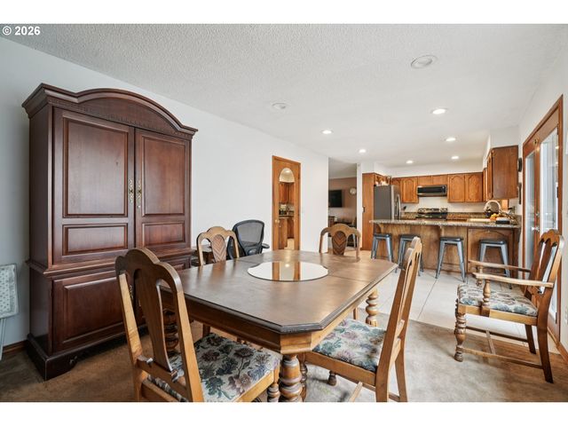 920 N ASPEN Ct, Canby, OR 97013