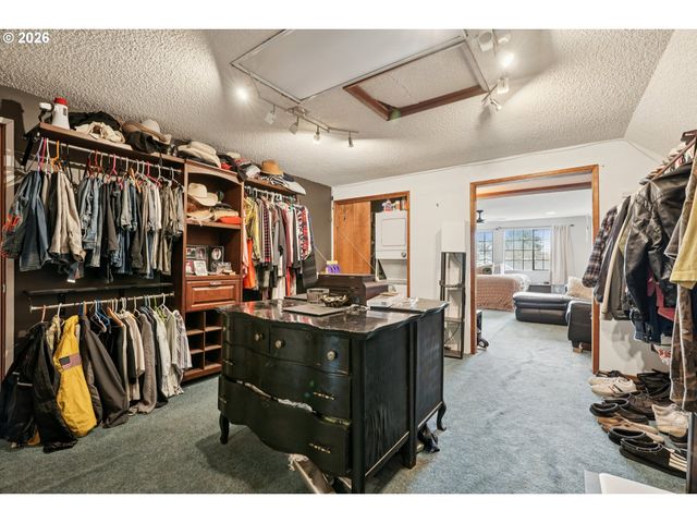 920 N ASPEN Ct, Canby, OR 97013