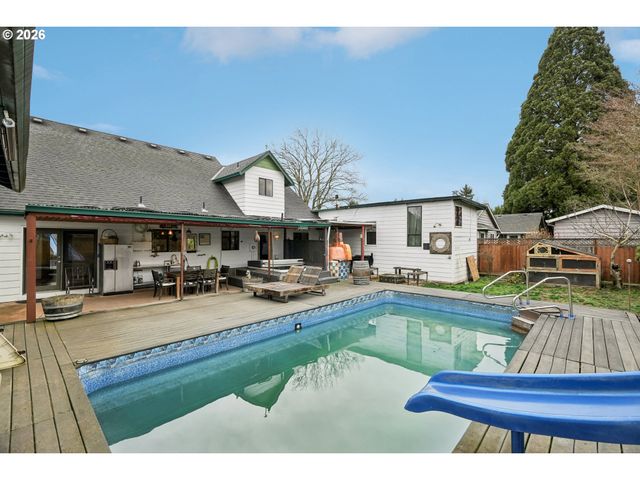 920 N ASPEN Ct, Canby, OR 97013