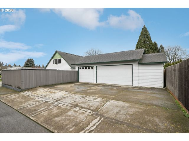 920 N ASPEN Ct, Canby, OR 97013