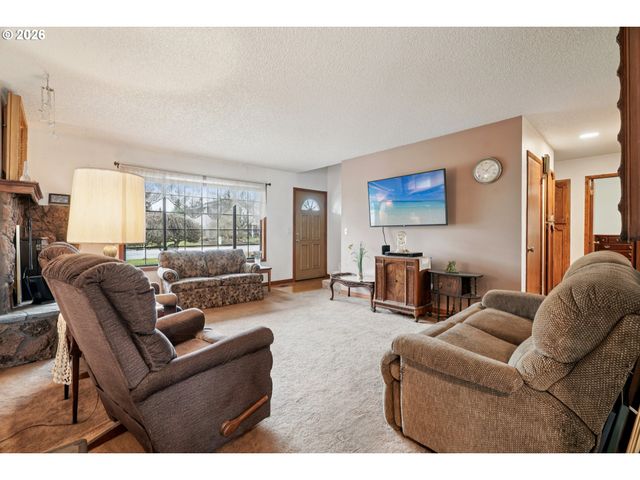 920 N ASPEN Ct, Canby, OR 97013