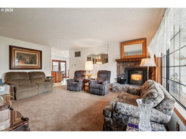 920 N ASPEN Ct, Canby, OR 97013