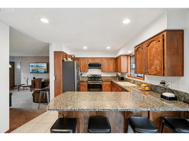 920 N ASPEN Ct, Canby, OR 97013