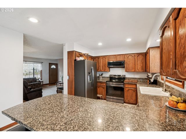 920 N ASPEN Ct, Canby, OR 97013