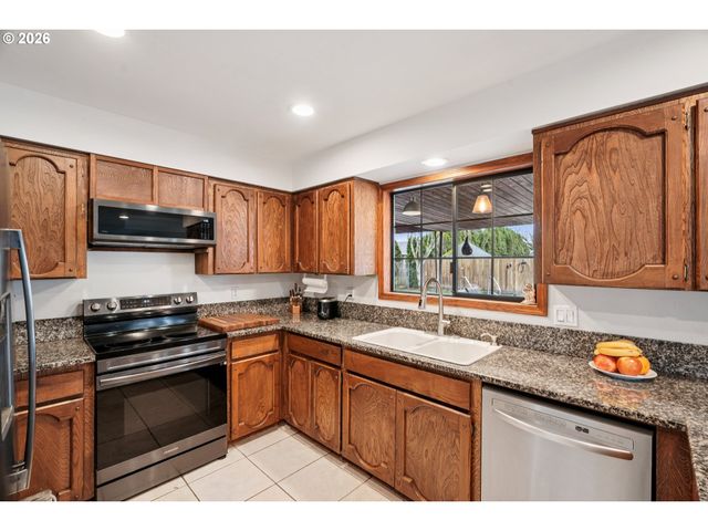 920 N ASPEN Ct, Canby, OR 97013